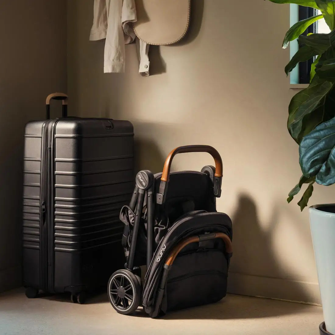 Nuna Trvl Lx W/ Rain Cover &  Travel Bag